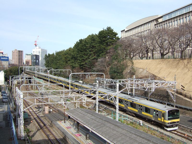 四谷駅前陸橋から総武線と中央線